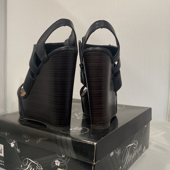 Black wedges size 6 - Picture 4 of 7